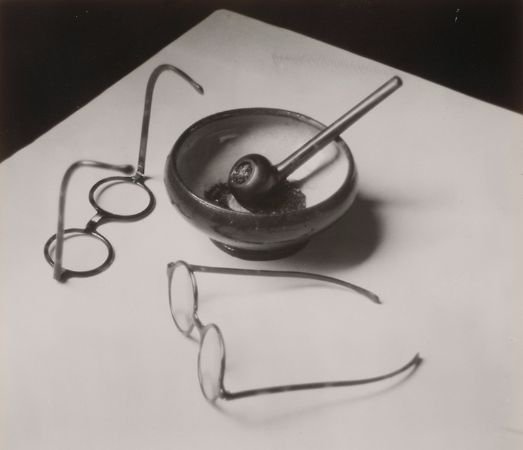 Andre-Kertesz-Mondrians-Glasses-and-Pipe-1926.jpg