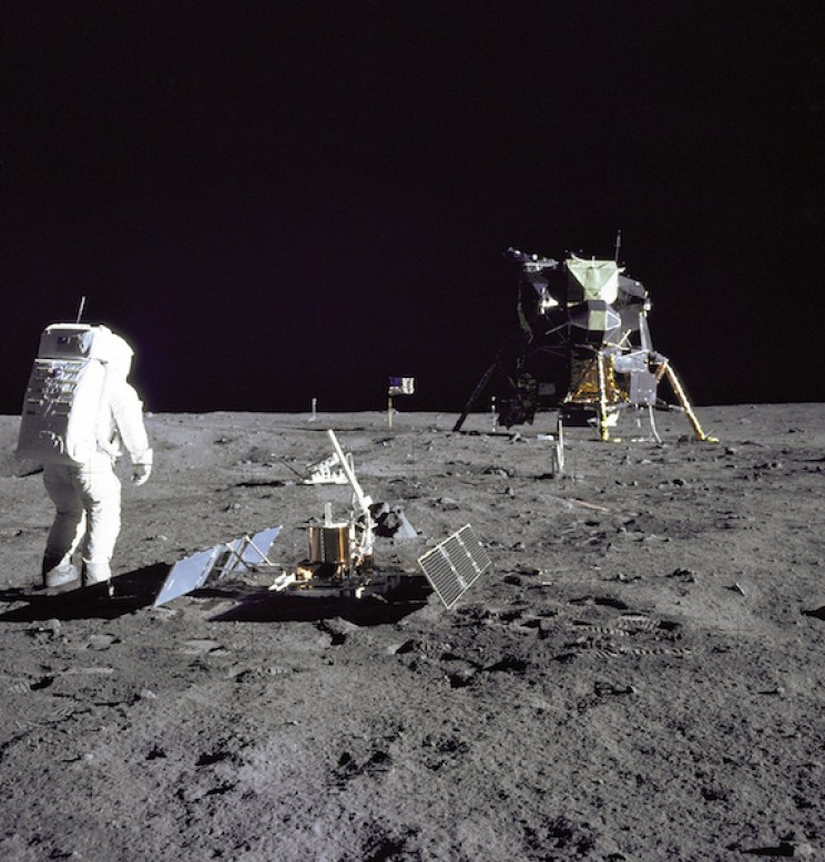 moon-landing-2_resize_md.jpg